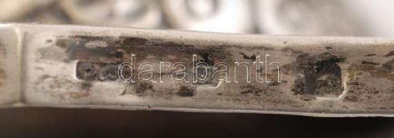 Ezüst (Ag.) antik gyertyatartó, vésett, trébelt díszítéssel, apró horpadással, talapzat átfúrva, jel...