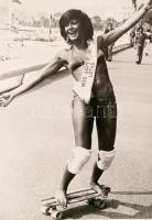 4 db fotómodelleket ábrázoló, többségében MTI sajtófotó, közte 1 db erotikussal, 23x17 és 27x18 cm k...