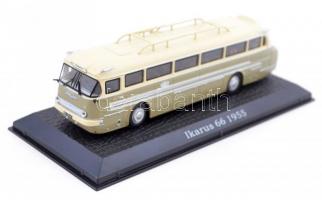 Az 1955 Ikarus 66 típusú busz makettje, műanyag védődobozban, 18x7x7 cm