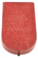 1922. "Magyar Koronás Bronzérem" aranyozott bronz kitüntetés mellszalag nélkül, tokban T:2...