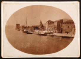 cca 1890 Trogir (Trau) keményhátú fotó hajóval / cca 1890 Trogir, Croatia. Original photo. 18x13 cm