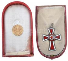 1914. "A Vörös Kereszt II. Osztályú Díszjelvénye" jelzett, zománcozott Ag kitüntetés mells...