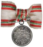 Berán Nándor (1889-1965) ~1930. "Magyar Vöröskereszt Ifjúsági Osztálya" ezüstözött Br kitü...