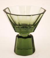 Csiszolt üveg likőrös készlet. Flaska dugóval + 11 pohár. A poharakon lepatanásokkal