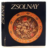 Dr. Sikota Győző, Zsolnay Teréz, Zsolnay Margit: Zsolnay a gyár és a család története. 1863-1973. Bp., 1974. Corvina. Számos illusztrációval, illetve védjegyekkel. Kiadói egészvászon-kötésben, egy helyütt elszakadt védőborítóval.