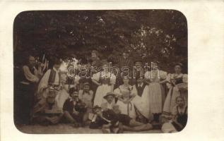 ~275 db VEGYES, színes és fekete-fehér képeslaptétel, nagyrészt régi, városképes lapok, nagy számban...