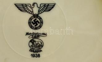 Hutschenreuther lapos tányér, fehér mázas, jelzett( Harmadik Birodalmi jelzéssel), kopott,karcos, d:...