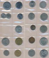 200db-os hobbi fémpénz gyűjtemény albumba rendezve T:vegyes
200pcs of diff. coins, hobby collection...