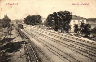 Komárom, Komárno; személyi pályaudvar, mozdony / passenger railway station, locomotive (vágott / cut)