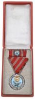 1957. "Szolgálati Érdemérem" zománcozott Br kitüntetés mellszalagon, szalagsávval és minia...