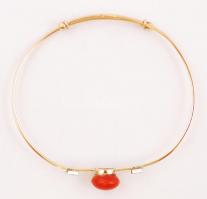 cca 1910 arany (Au) 14 K karperec korall lencsével és 2 db gyémánttal, jelzett, bruttó:5,8 g, 6,5×5,...