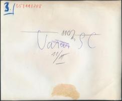 cca 1965 A Vasas SC labdarúgó bajnokcsapata, középen Mészöly Kálmán. Sajtófotó, hátoldalán pecséttel...