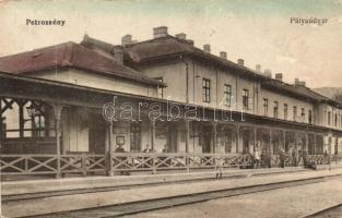 Petrozsény, Vasútállomás / railway station (fa)