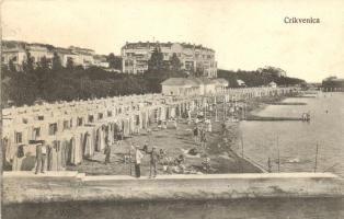 Crikvenica, Strand fürdőkabinokkal; kiadja a Liburnia könyvkereskedés / beach, spa cabins