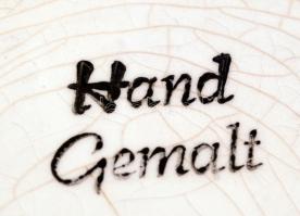 Ón peremű festett fajansz fali tányér, hajszál repedéssel, d:22,5 cm