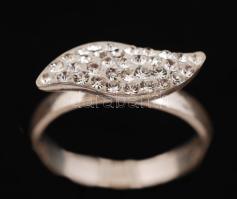 Ezüst(Ag) gyűrű apró kövekkel díszítve, jelzett, méret: 58, br: 2,9 g