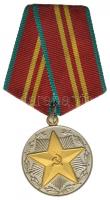 Szovjetunió 1958. "Kitűnő szolgálatárt" fém kitüntetés mellszalaggal T:2 Soviet Union 1958. "Medal For Impeccable Service" metal decoration on ribbon C:XF