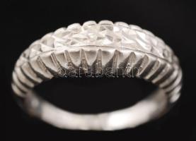 Ezüst(Ag) gyűrű, jelzett, méret: 53, nettó: 2,5 g