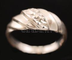 Ezüst(Ag) gyűrű, jelzett, méret: 53, nettó: 2,3 g