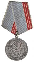 Szovjetunió 1974. "A munka veteránja" ezüstözött tombak kitüntetés mellszalaggal T:2 Soviet Union 1974. "Veteran of Labor" silver plated tombac decoration on ribbon C:XF