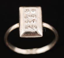 Ezüst(Ag) gyűrű apró kövekkel díszítve, jelzett(925), méret: 55, bruttó: 1,7 g