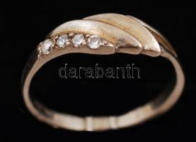 Ezüst(Ag) gyűrű apró kövekkel díszítve, jelzett, méret: 59, bruttó: 1,8 g