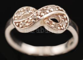 Ezüst(Ag) gyűrű apró kövekkel díszítve, jelzett, méret: 52, bruttó: 2,9 g