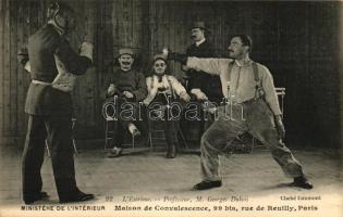 L'escrime - Professeur M. Georges Dubois, Cliché Gaumont; Ministére de l'Intérieur, Maison de Convalesence, 99 bis, rue de Reully, Paris / fencing lesson, postcard made for the benefit of the blinded French soldiers during World War I