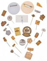 25db vegyes magyar és külföldi szocialista kitűző, jelvény, közte "Farkashegy" zománcozott...