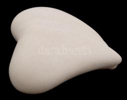 Héra József (1976- ): Szív. Márvány, jelzett, 10×10 cm