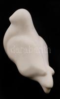 Héra József (1976- ): Fészkelő galamb, fehér márvány, jelzett, m: 13,5 cm, h:20 cm
