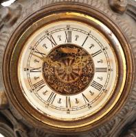 Neobarokk stílusú kandallóóra, bronzírozott  fém vázban, m: 36 cm