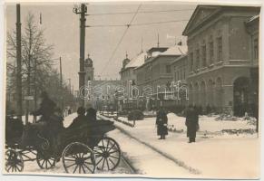 cca 1920-1930 Debrecen, Hintóval a városháza előtt, 6x9 cm