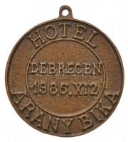 1986. "Hotel Aranybika - Debrecen 1986.XI.2." Br medál (47mm) T:2