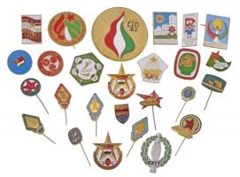 26db vegyes szocialista jelvény, kitűző, közte 1985. "Országos Ökölvívó Úttörő Olimpia Döntő - Dombóvár 1985.III.30-31." festett fém jelvény T:vegyes