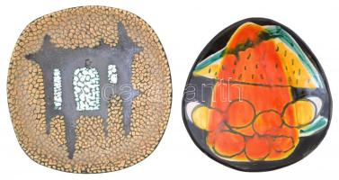 2 db retro tál, mázas kerámia, kopott,  21×21 cm, 20×19 cm