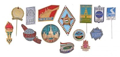 14db-os vegyes magyar és külföldi jelvény és kitűző tétel, közte "Budapest 1954", "Magyar Természetbarát Szövetség" T:vegyes