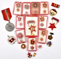 21db vegyes szocialista kitüntetés, sportérem, jelvény, miniatűr, közte "Egység Bajnokság"...