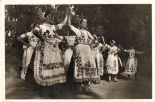 Kalocsavidéki népviselet, Férctánc / Hungarian folklore from Kalocsa, Stitch-Dance (EK)