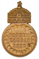 1922. "Magyar Koronás Bronzérem" kitüntetés aranyozott bronz öntvény másolata mellszalag é...