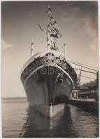 1935 A Pilsudski motoros óceánjáró hajó a gdyniai kikötőben, feliratozott fotó, 12x17 cm / 1935 Gdynia, Poland, Pilsudski cruise ship, 12x17 cm