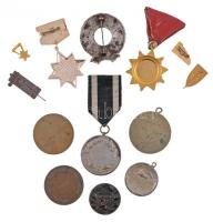 12db-os vegyes magyar és külföldi jelvény tétel, benne "II. Rákóczi Ferenc Gimnázium", &qu...