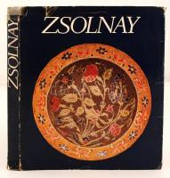 Dr. Sikota Győző, Zsolnay Teréz, Zsolnay Margit: Zsolnay a gyár és a család története. 1863-1973. Bp., 1975. Corvina. Számos illusztrációval, illetve védjegyekkel. Kiadói egészvászon-kötésben, szakadozott védőborítóval.
