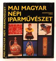 Mai magyar népi művészet. Bp., 1983, Képzőművészeti Kiadó. Kiadói egészvászon-kötésben, jó állapotban.