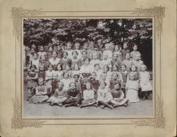 cca 1900-30 Osztályképek különböző iskolákból, 3db, különböző méretben és minőségben, 10x15 cm és 15...