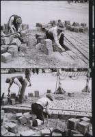 cca 1930 Budapesti életképek, utcaképek, különféle szerzők 5 db korabeli negatívjáról készült modern nagyítások, 13x18 cm