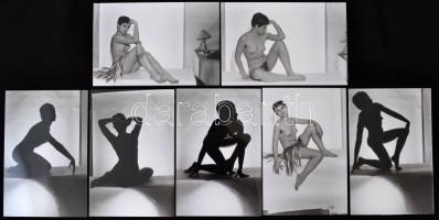 cca 1975 Alkalom szülte képsorozat, 13 db korabeli, finoman erotikus felvétel modern nagyítása, 15x10 cm