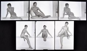 cca 1975 Alkalom szülte képsorozat, 13 db korabeli, finoman erotikus felvétel modern nagyítása, 15x1...