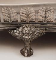 Antik ezüst (Ag.) füles tálca tartó, áttört széllel faun fej díszítéssel, fa tálcalappal, gravírozot...