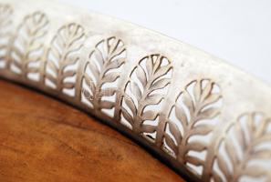 Antik ezüst (Ag.) füles tálca tartó, áttört széllel faun fej díszítéssel, fa tálcalappal, gravírozot...